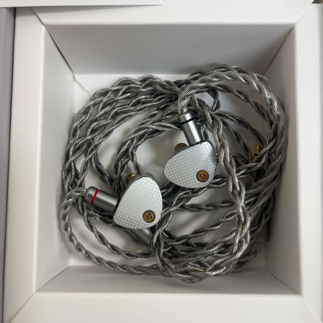 イ*ー様 MoonDrop ARIA2 シルバー イヤホン