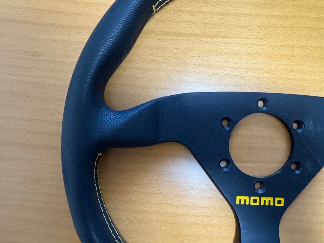 momo ステアリング ヴェローチェレーシング320mm