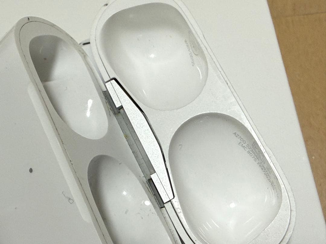 【訳あり】AirPods Pro 2（Lightning端子）※上蓋に緩みあり