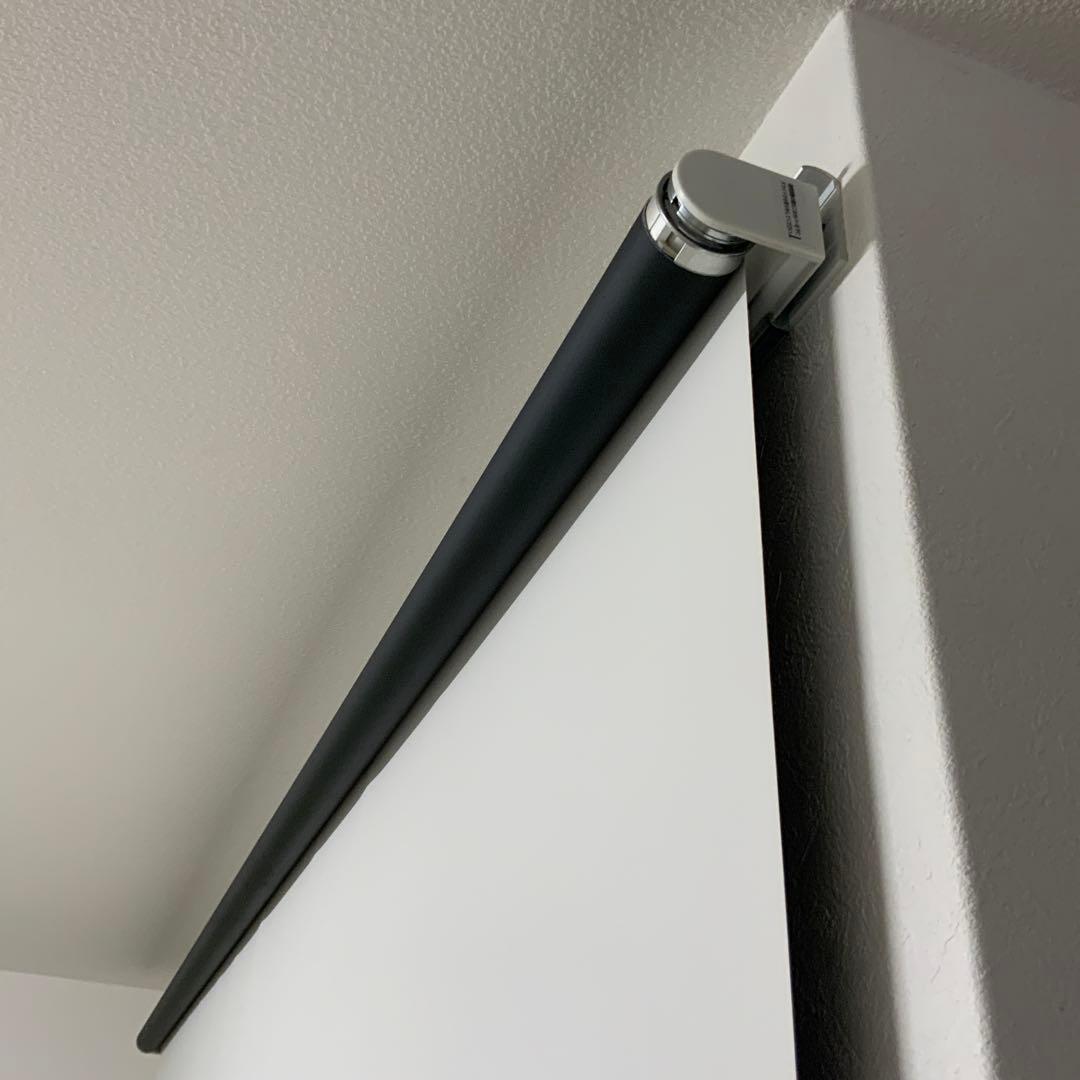 引取り限定　ロール式プロジェクタースクリーン 大型100インチ