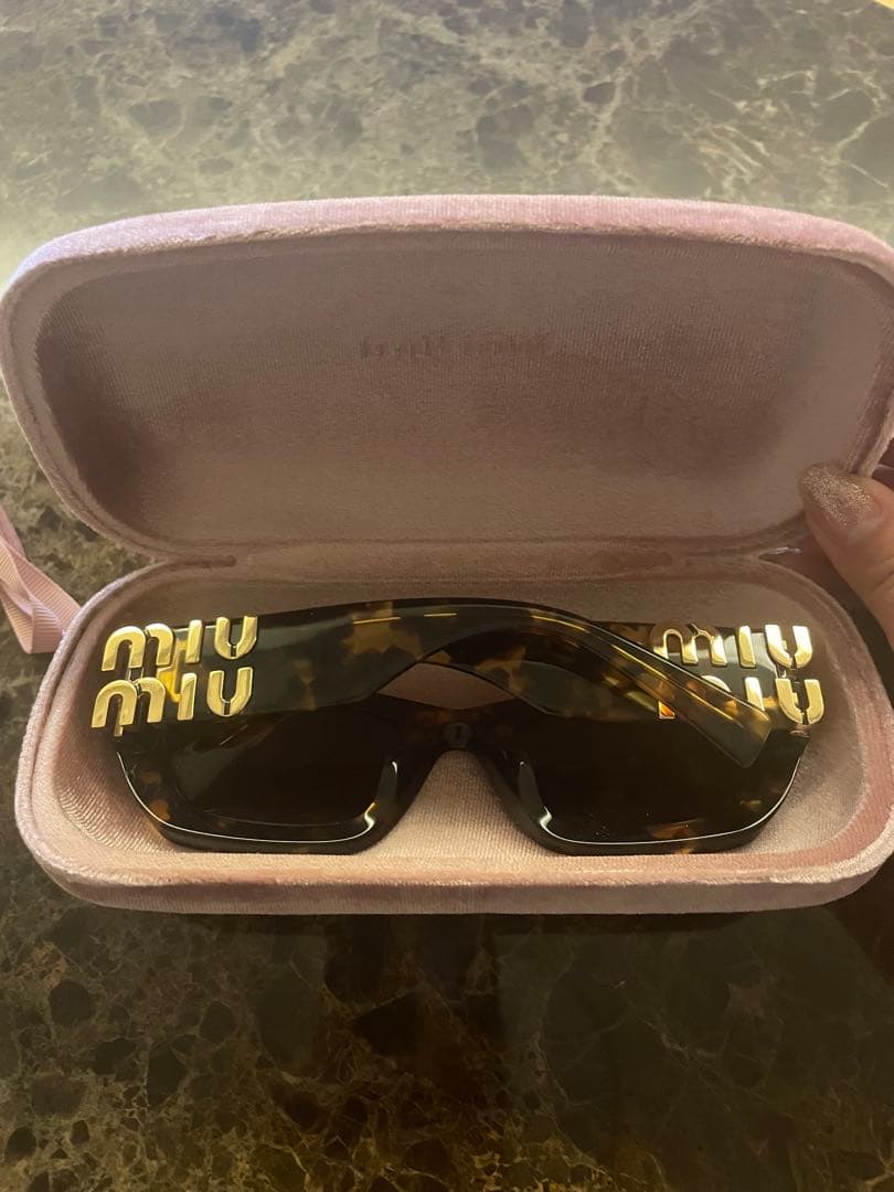 （新品正規品）miu miu ブラウン サングラス ケース付き