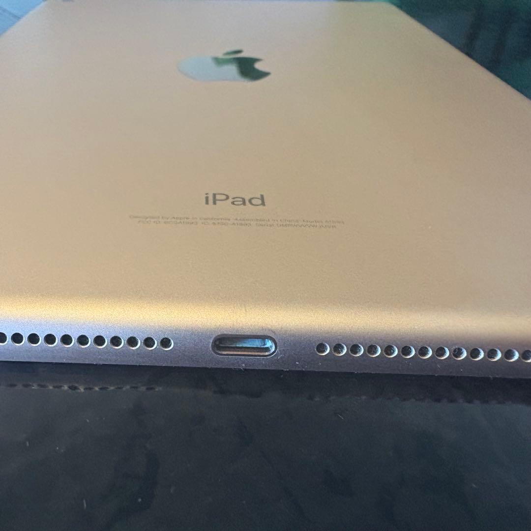 iPad（第6世代）ゴールド　32GB MRJN2J/A