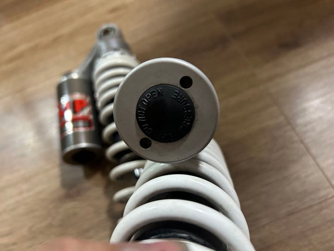 D*n様 WPサスペンション　ホワイトパワー　リアサスペンション　Vmaxから取