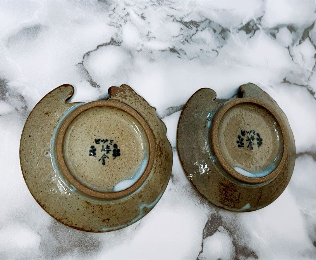 白と黒のニワトリ ヒヅミ峠舎 豆皿 やちむん 陶器 作家 絵皿