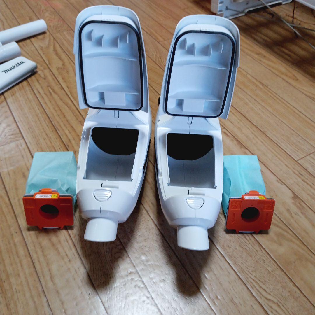 マキタ10.8V充電式クリーナーCL107FDの２台セット　バッテリー、充電器付