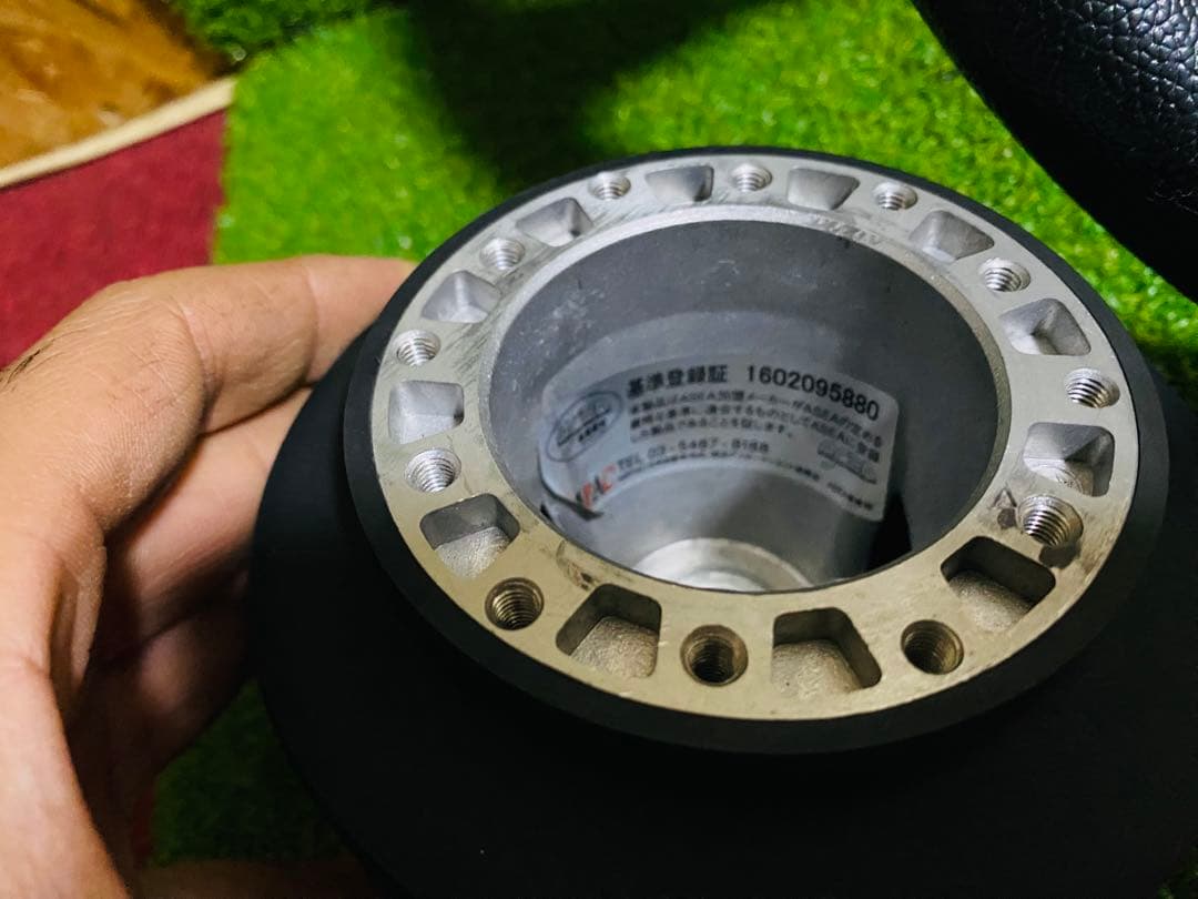 MOMO ステアリング 黒・オレンジ