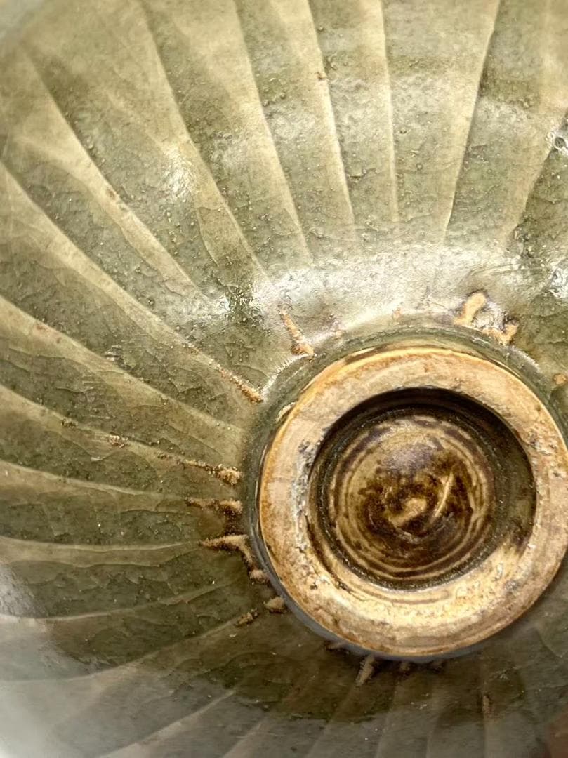 北宋～金時代　紀元 10 世紀～13 世紀頃耀州窯青釉刻花唐草文碗(F-124)