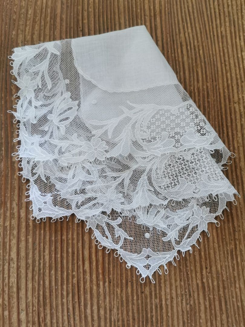 アンティーク キャリックマクロスレース バタフライと花 チュール ハンカチクロス