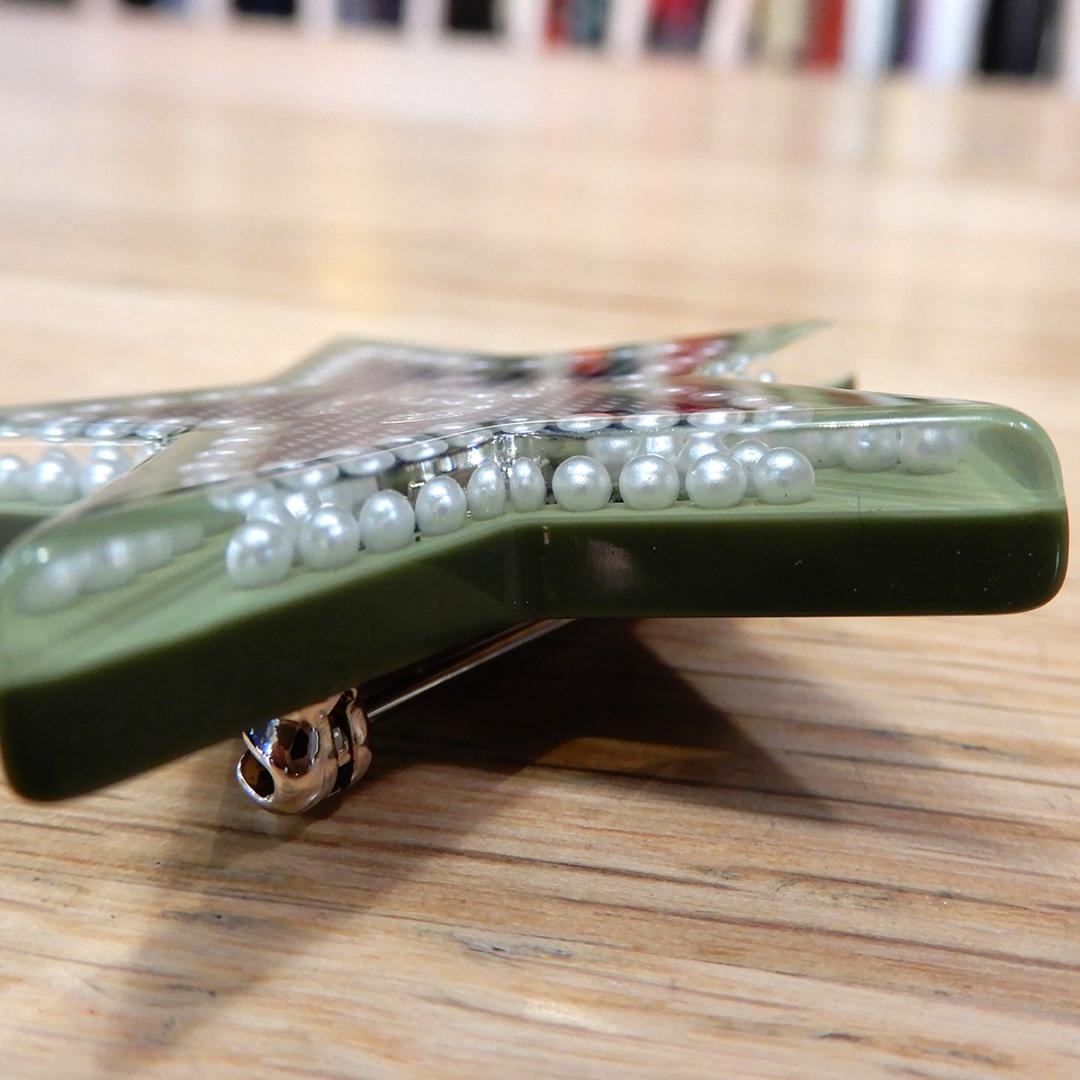 超美品 シャネル スター 星 ブローチ レジン ココマーク カーキ 17C