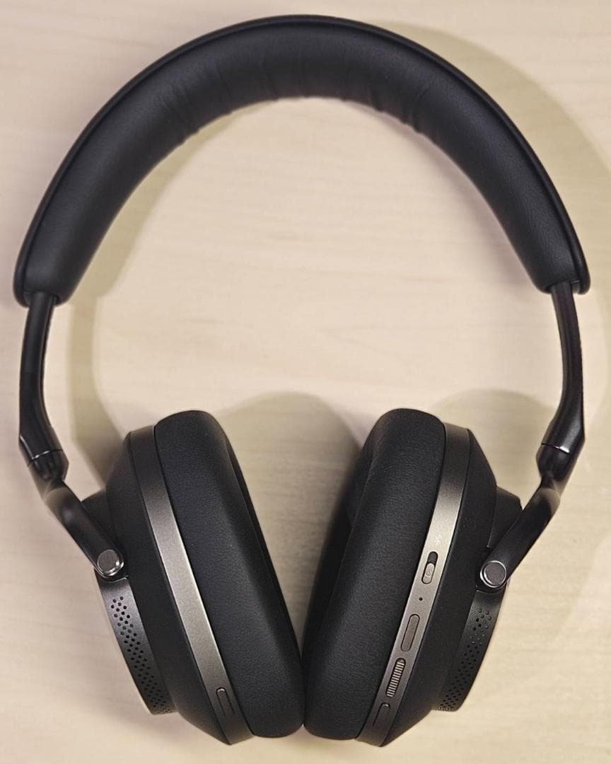Bowers & Wilkins Px8 ワイヤレスヘッドホン