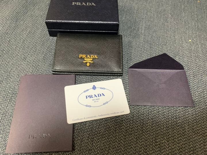 PRADA プラダ 名刺入れ　サフィアーノ