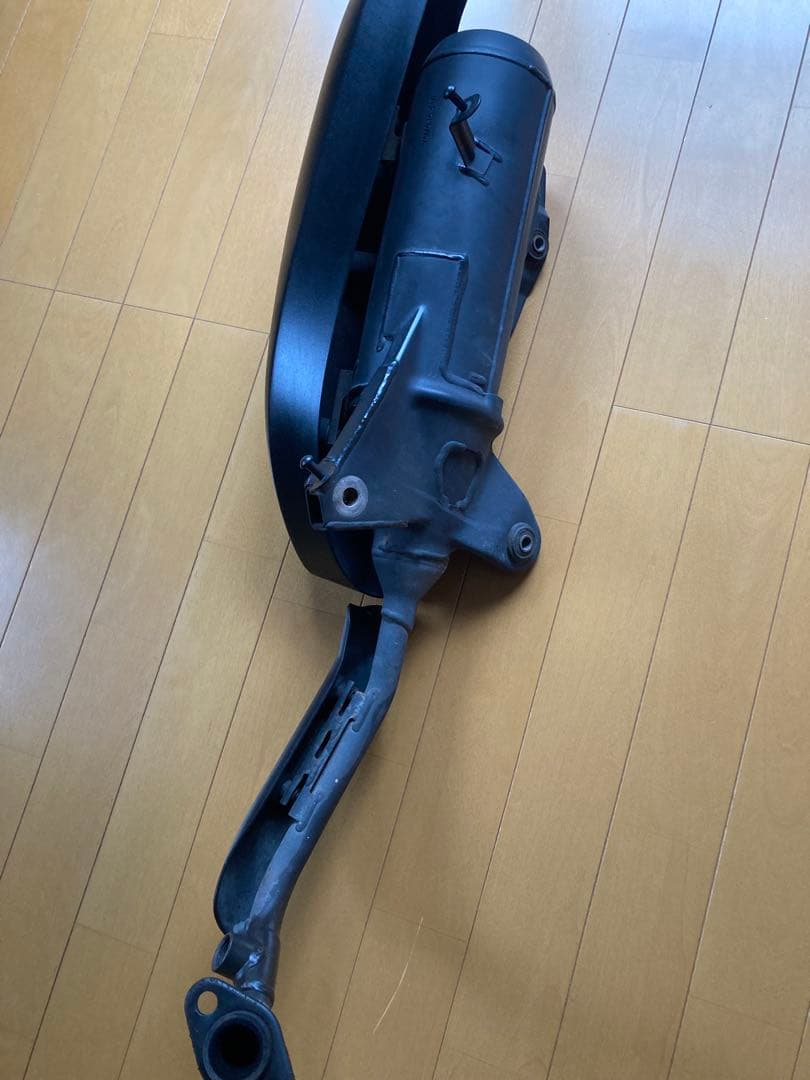 R　　送料込み！美品　アクシストリート　純正マフラー