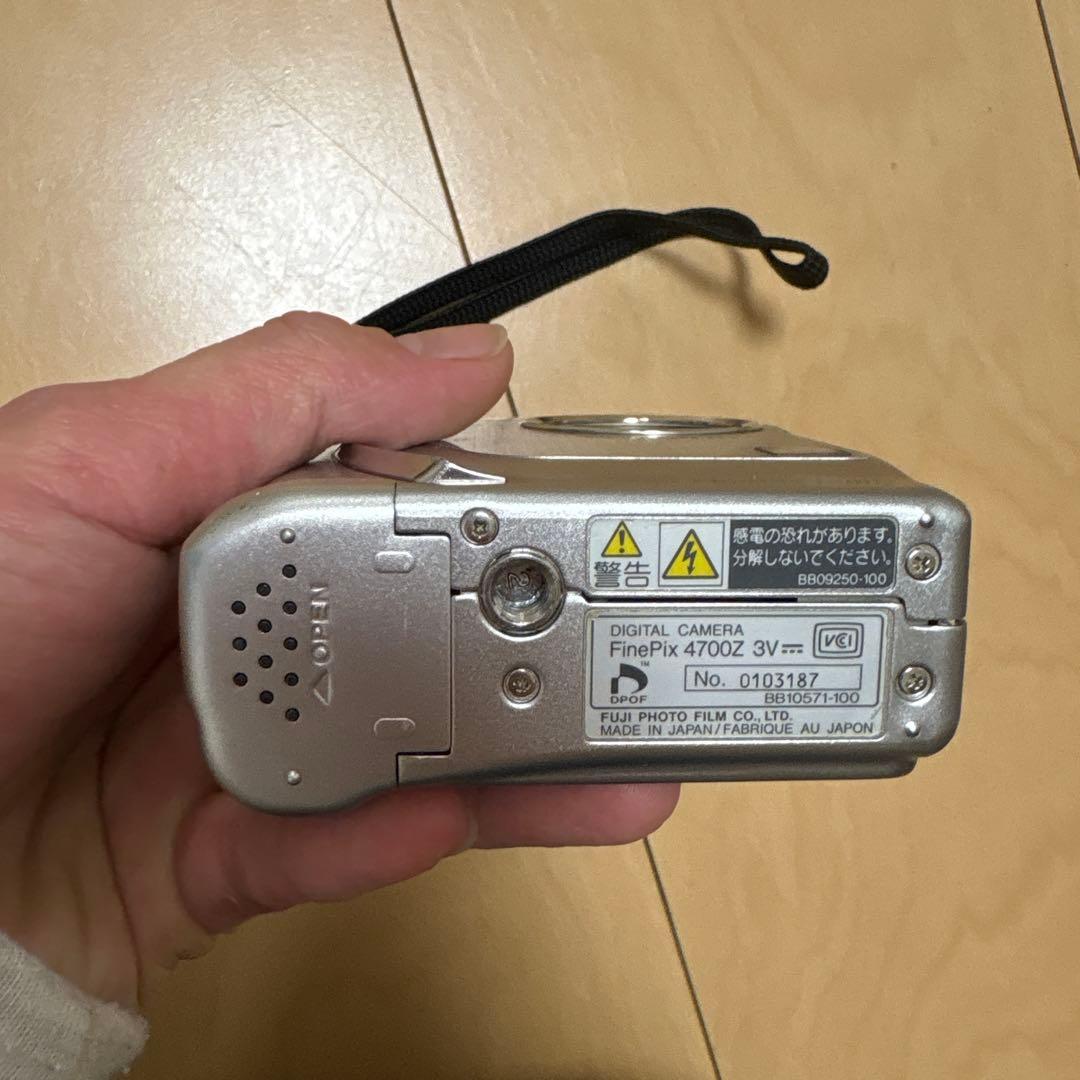 FUJIFILM FinePix 4700 デジタルカメラ
