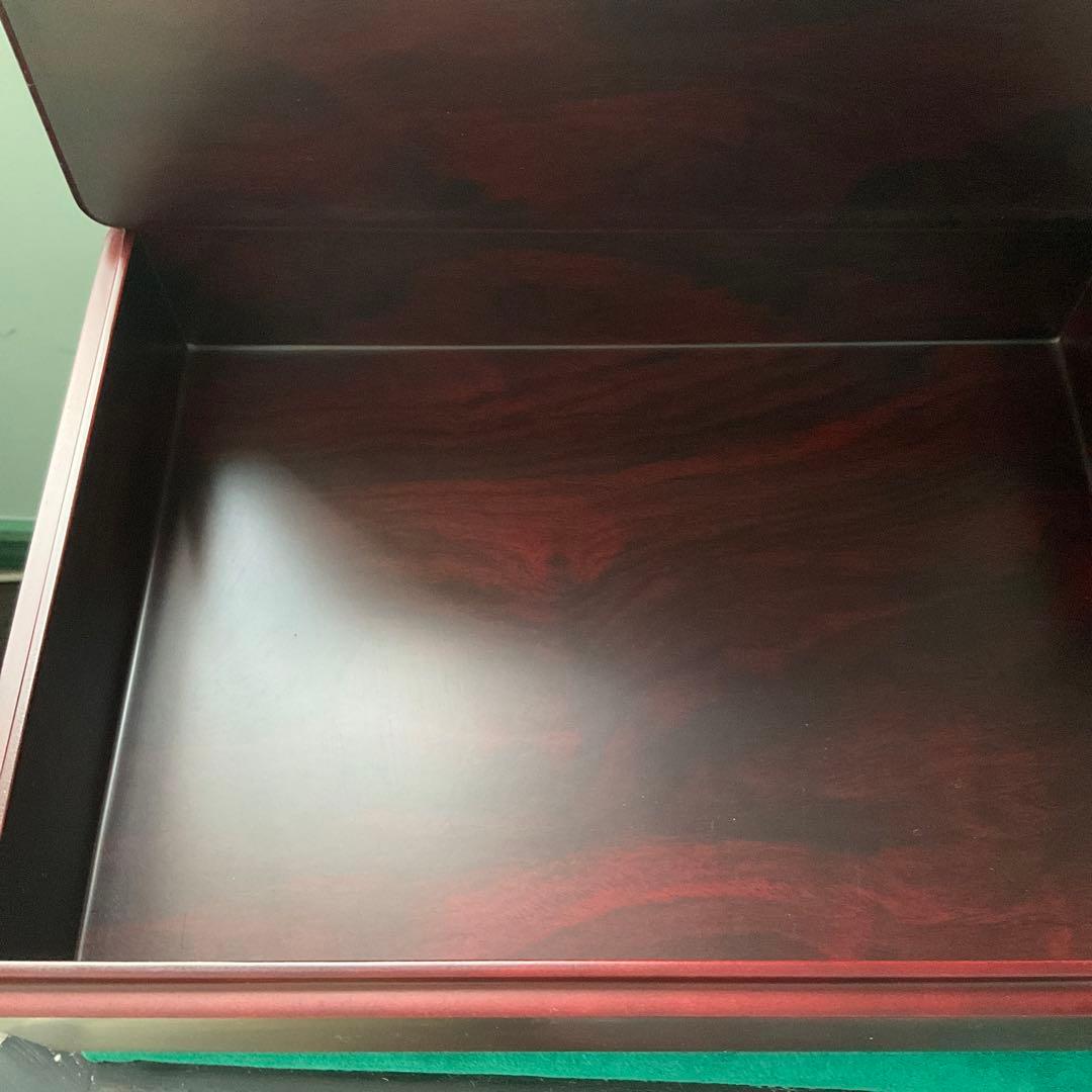 重厚で大変趣の御座います整理箱です。