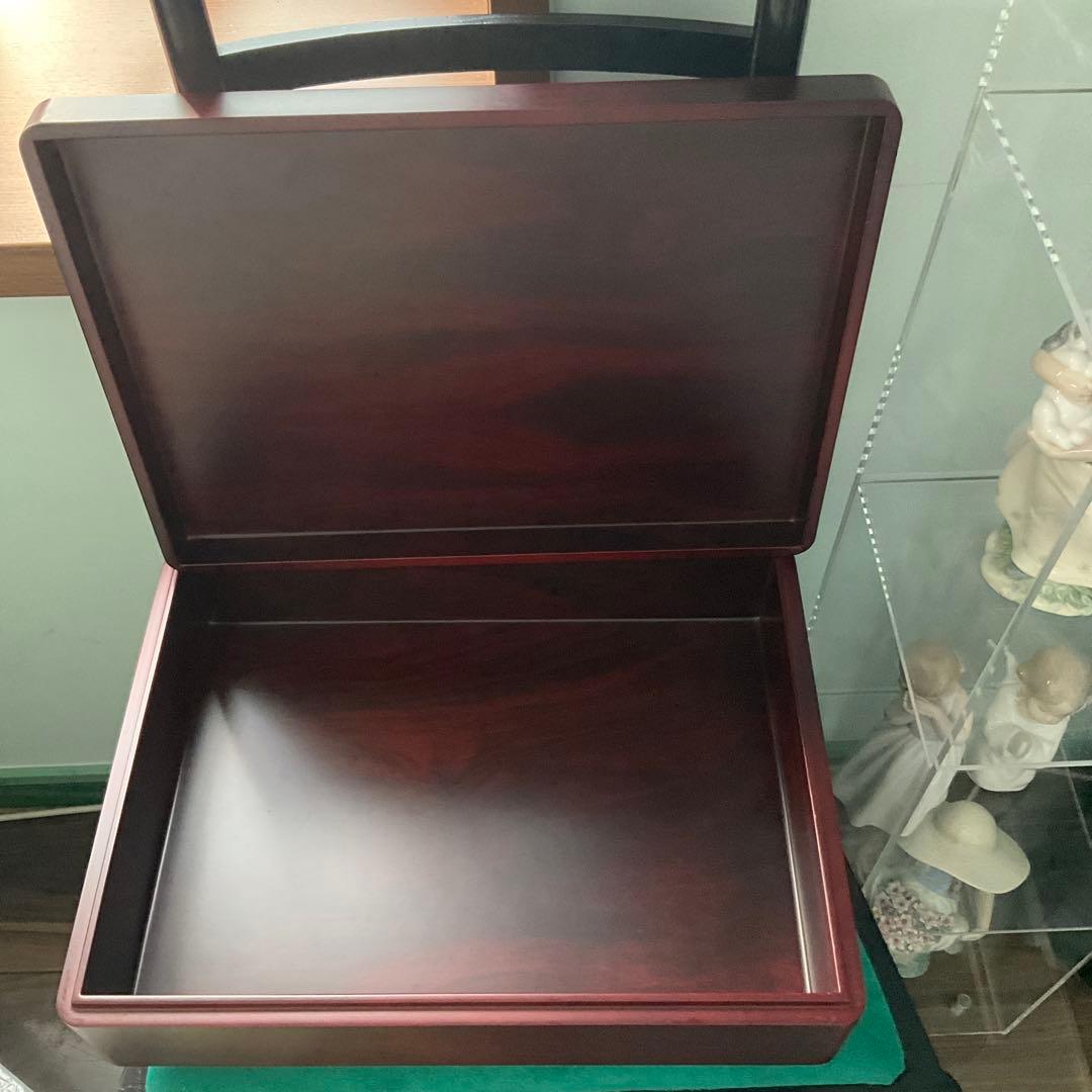 重厚で大変趣の御座います整理箱です。