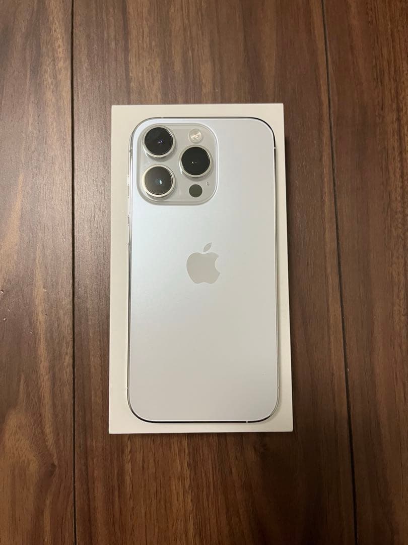 iPhone14プロ シルバー