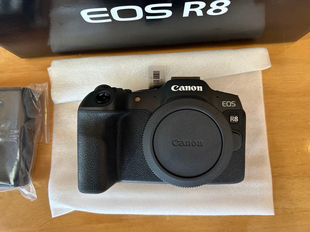 極美品（2024年11月購入）Canon EOS R8 ボディ（付属品　未使用）