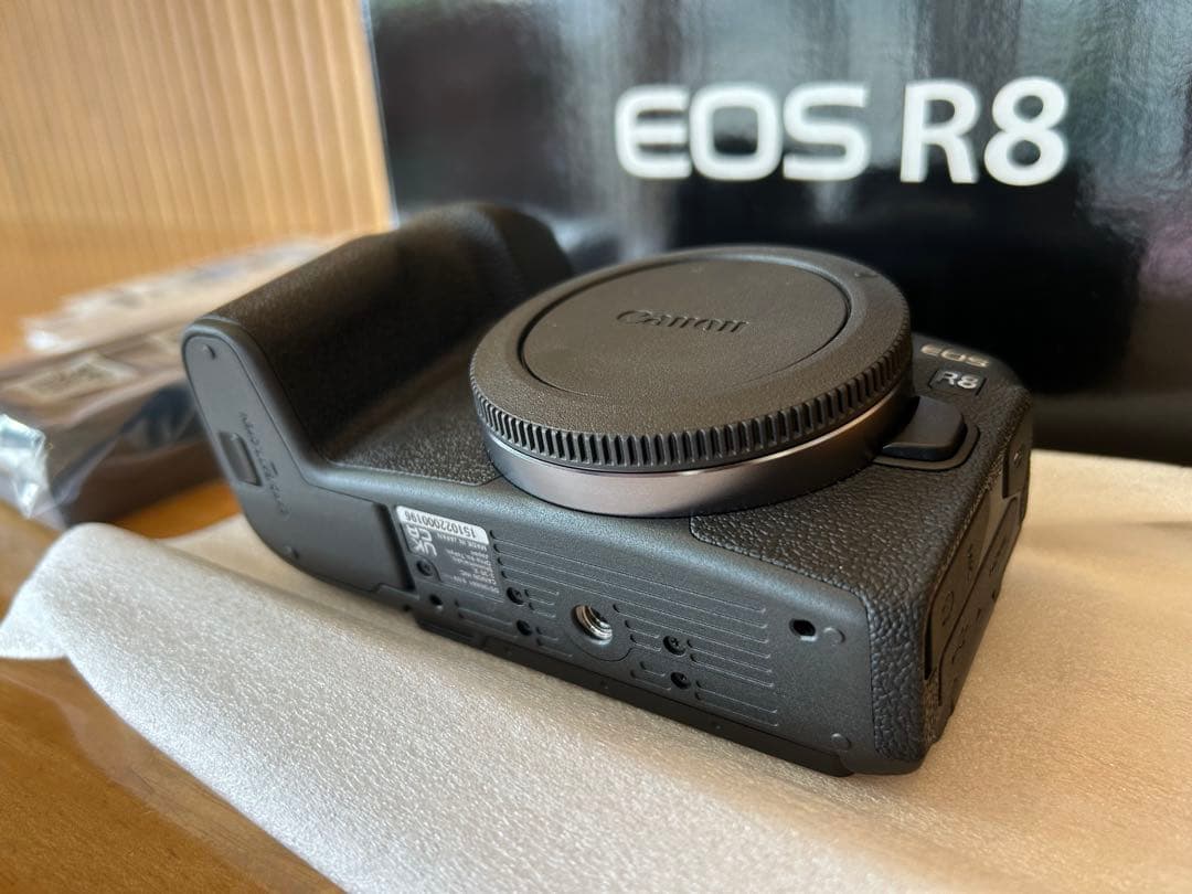 極美品（2024年11月購入）Canon EOS R8 ボディ（付属品　未使用）