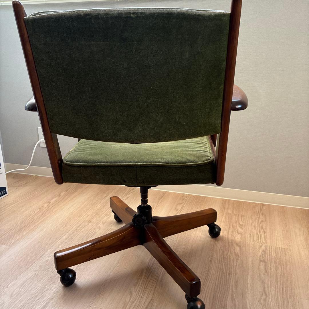 カリモク　karimoku オリーブグリーン 布張りデスクチェア