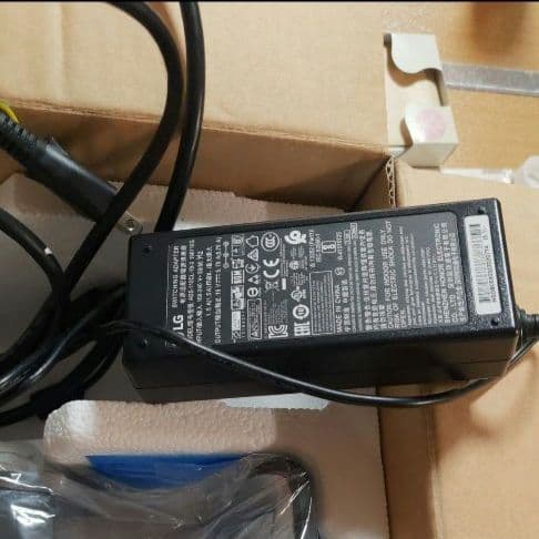 LG minibeam UST 【液晶は新品】きれい!!