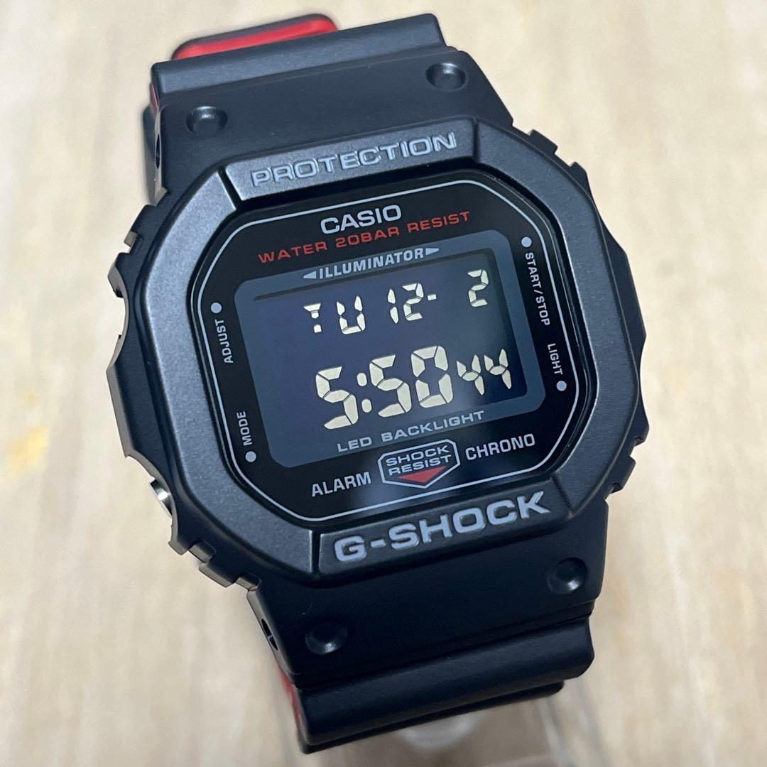 必見★未使用人気モデル極美品G-SHOCK DW-5600UHRブラック×レッド