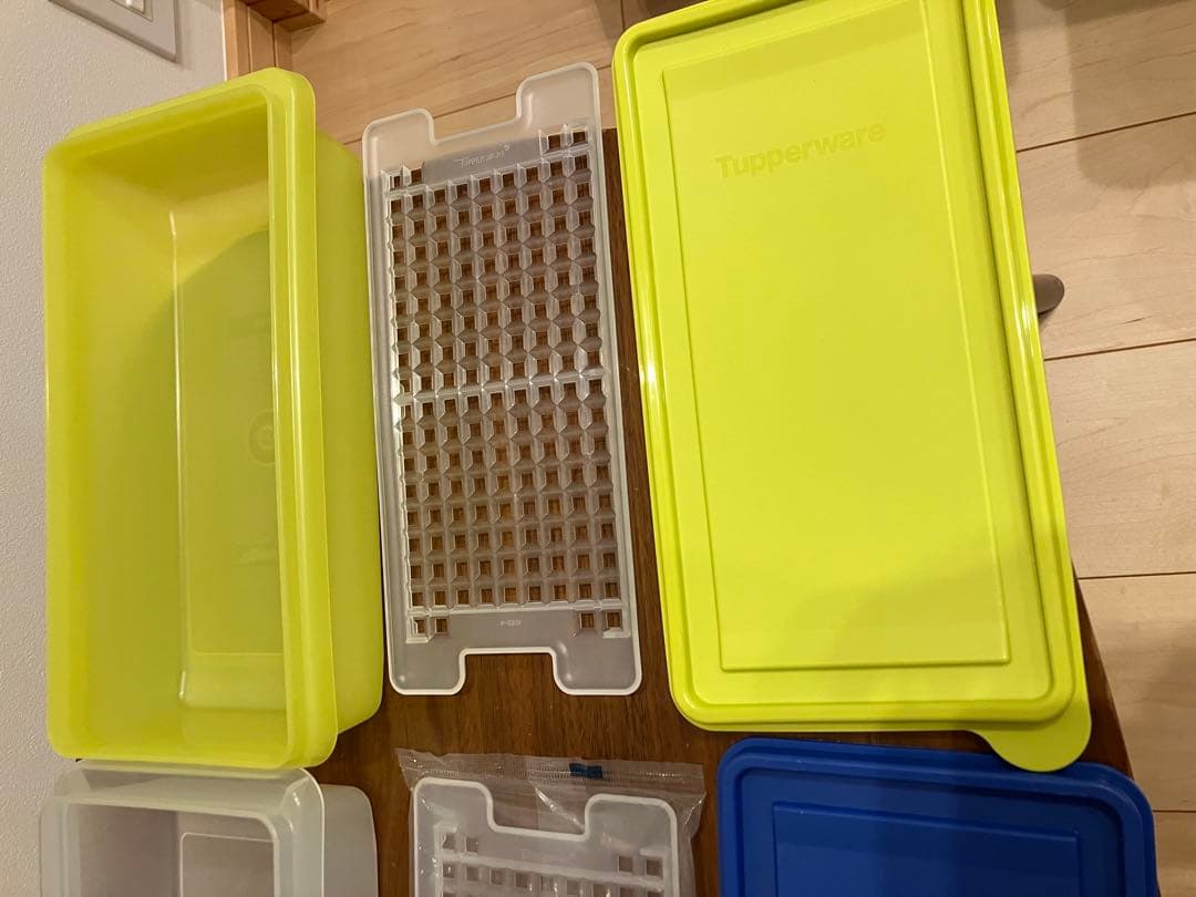 タッパーウェアSS 中３つ小１つ　すのこ付き