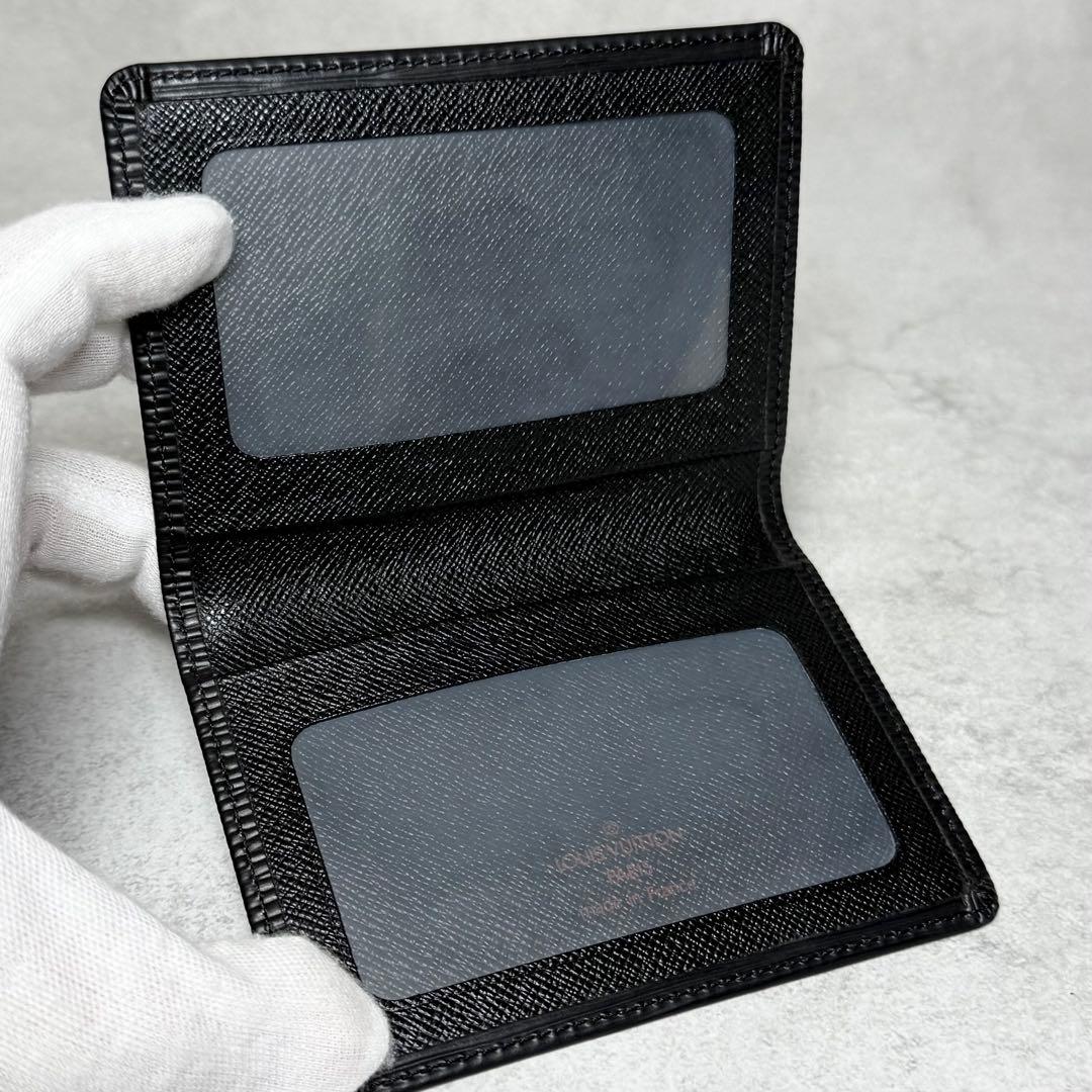 新品未使用 激レア ルイヴィトン エピ ポルト2カルトヴェルティカル パスケース