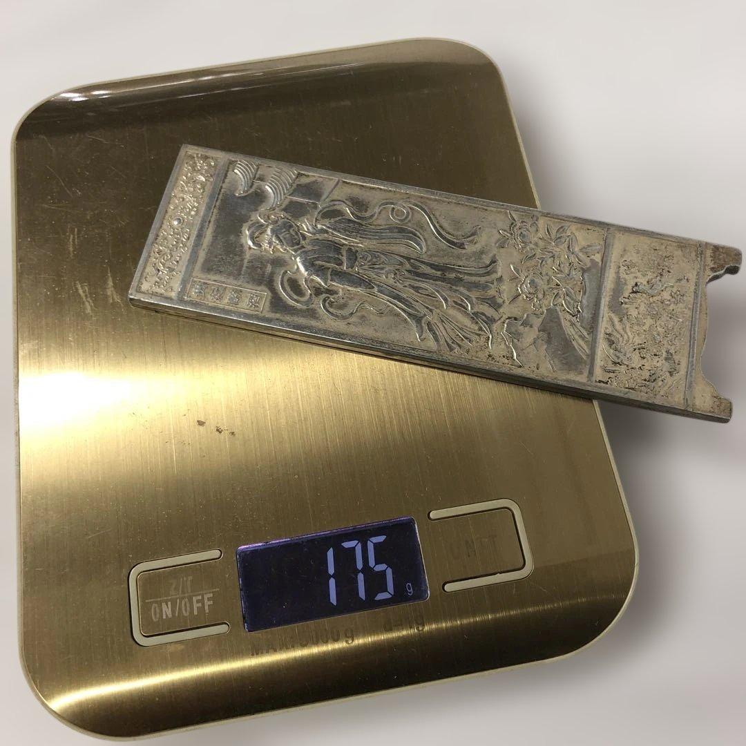 銀足　　中国金属製 浮彫り 女性像 工芸品