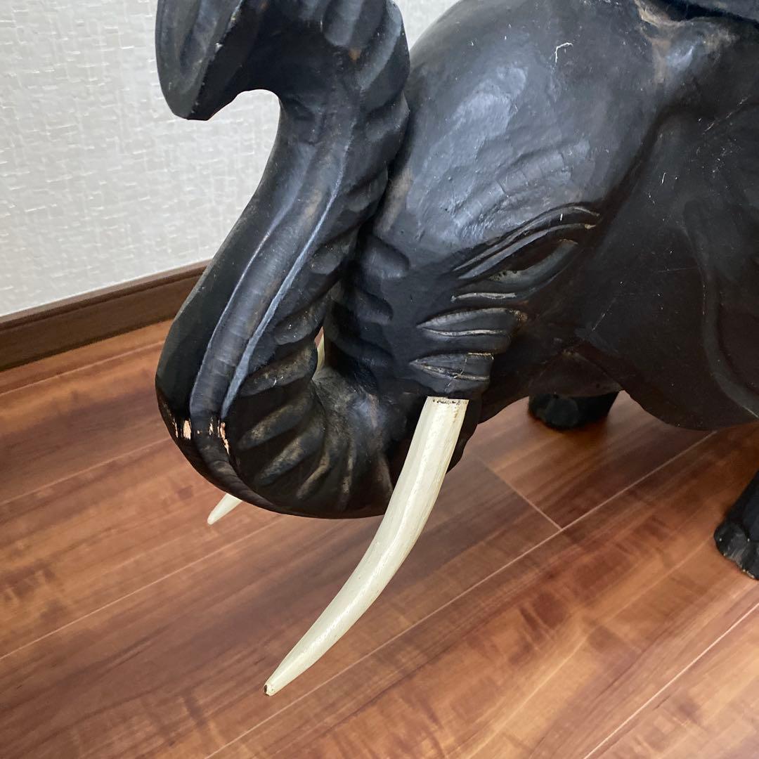 象の形の木製テレビ台