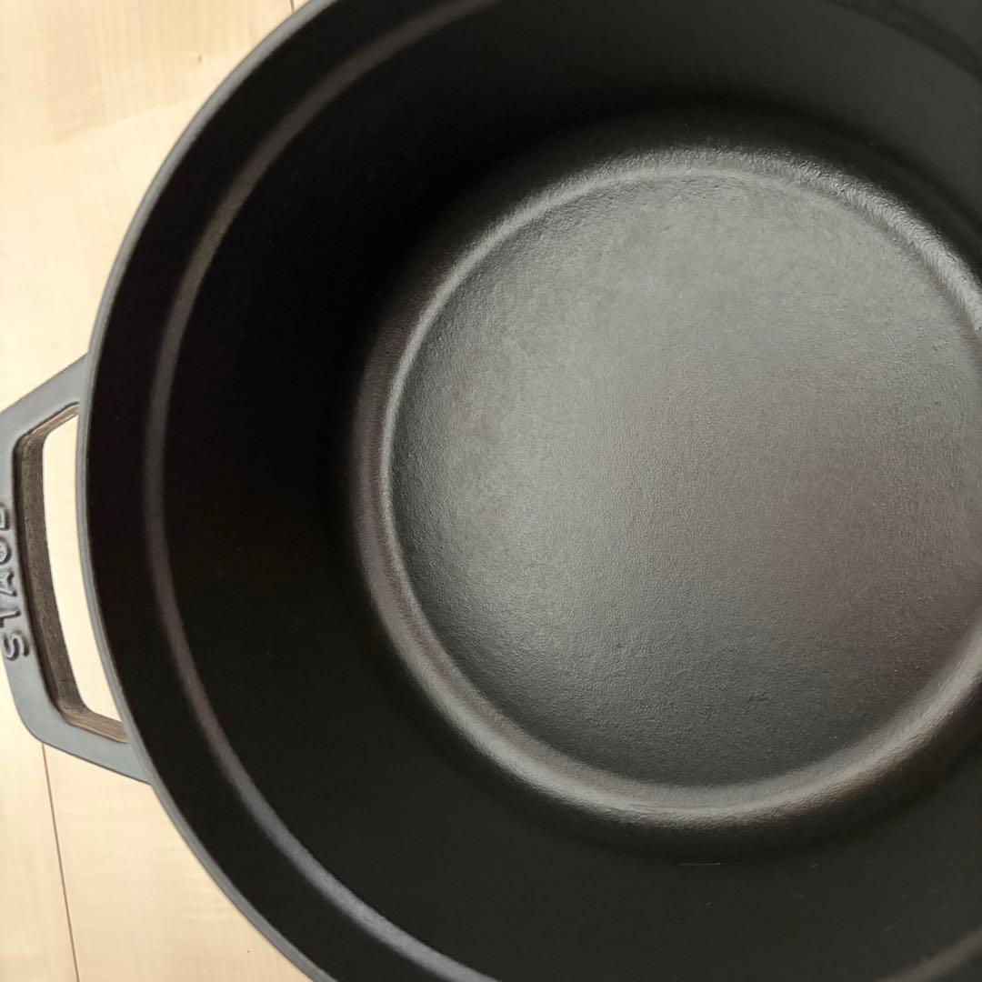 美品！ ストウブ【Staub】ピコ・ココット ラウンド 22cm 無水鍋