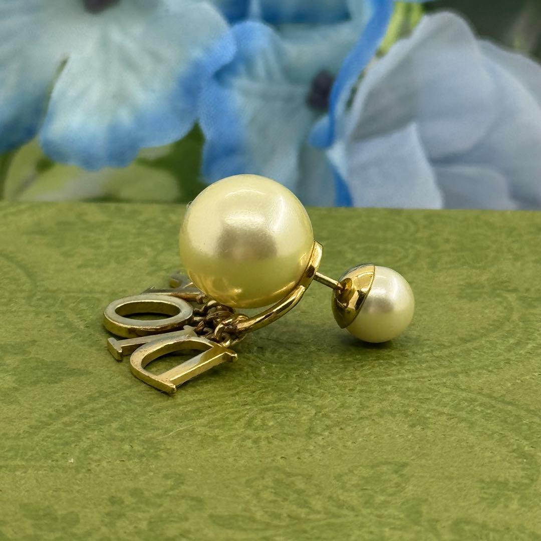 DIOR パール トライバル 片耳ピアス ラインストーン付き 070883