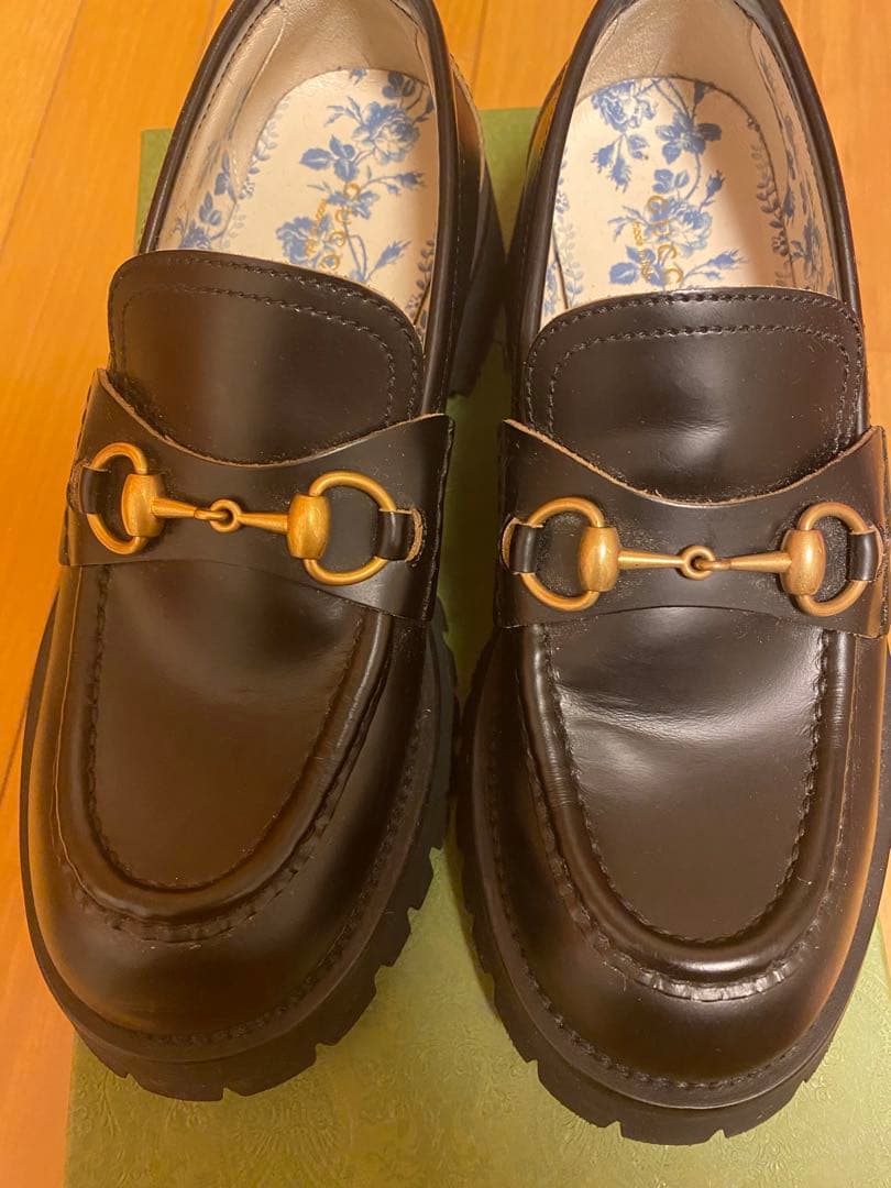 GUCCI ブラックレザー ローファー