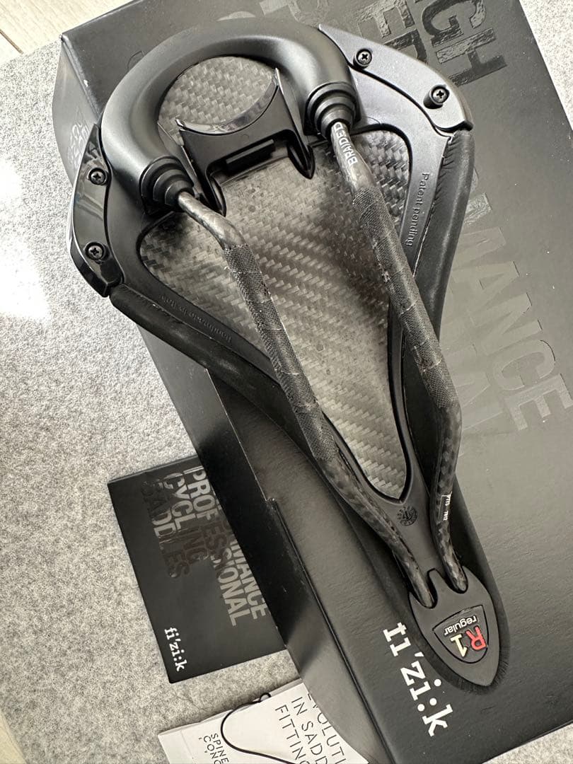 fizik ALIANTE フィジーク　アリアンテ R1 カーボン　サドル