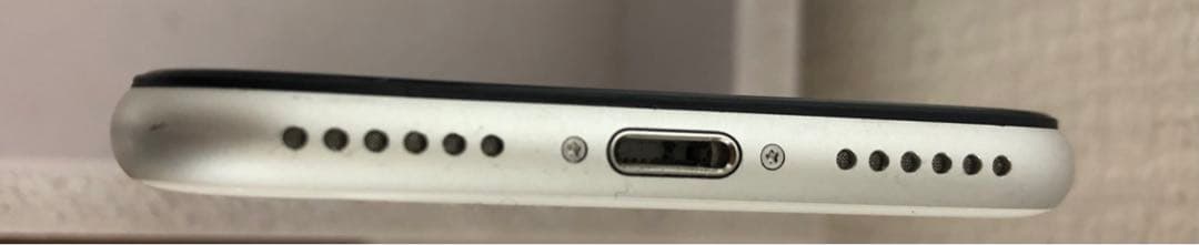 iPhone se 第2世代　本体　64GB ホワイト