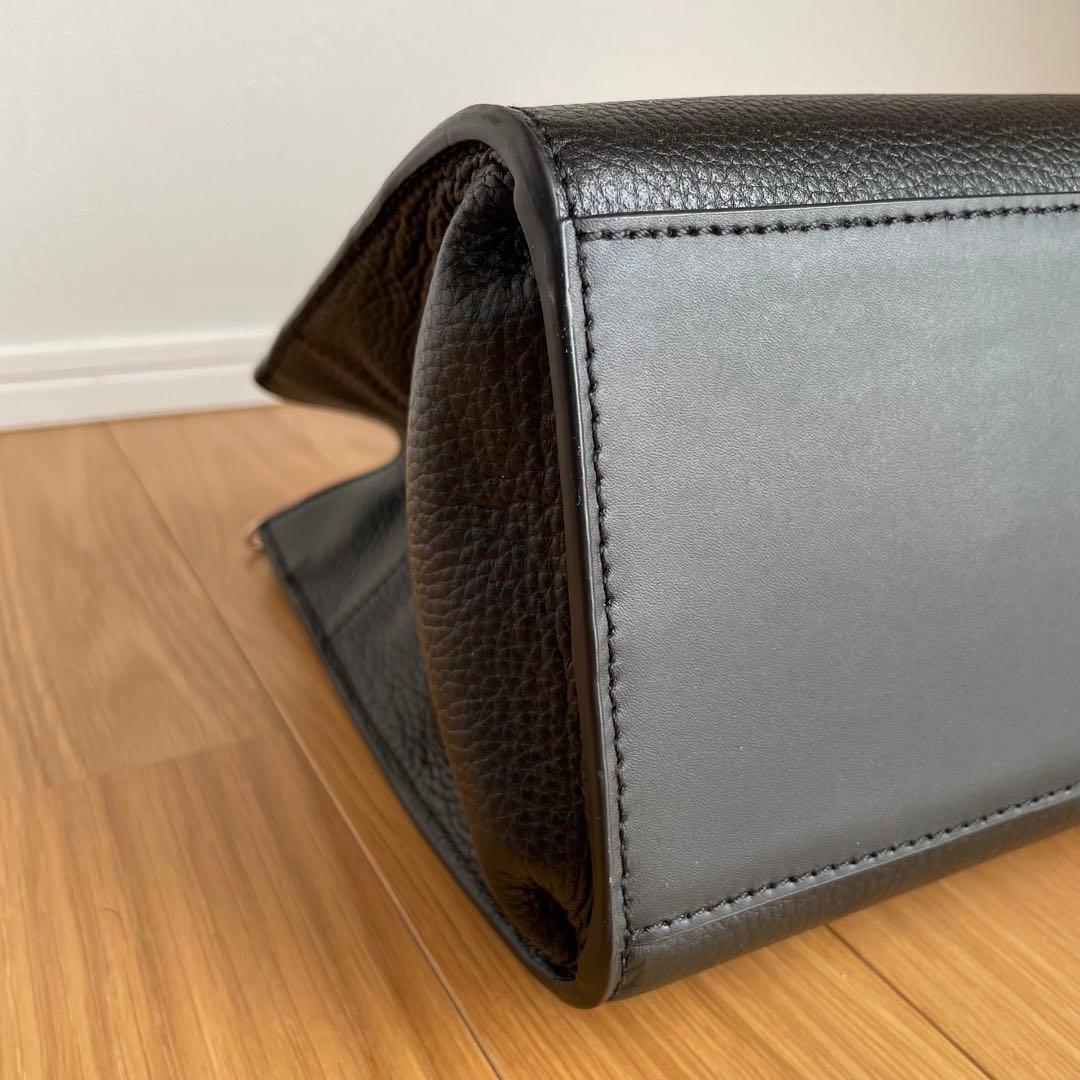 美品フルラ レザー2WAY ショルダーバッグ 現行ロゴ 黒