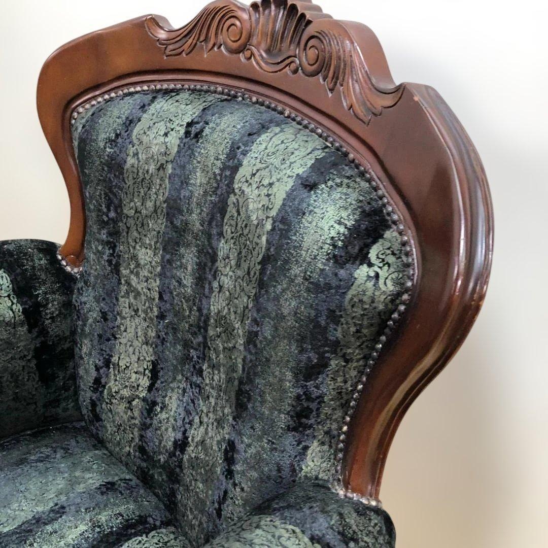 【送料無料】クラシック アームチェア 彫刻木枠 鋲打ち 1人掛け 　251224