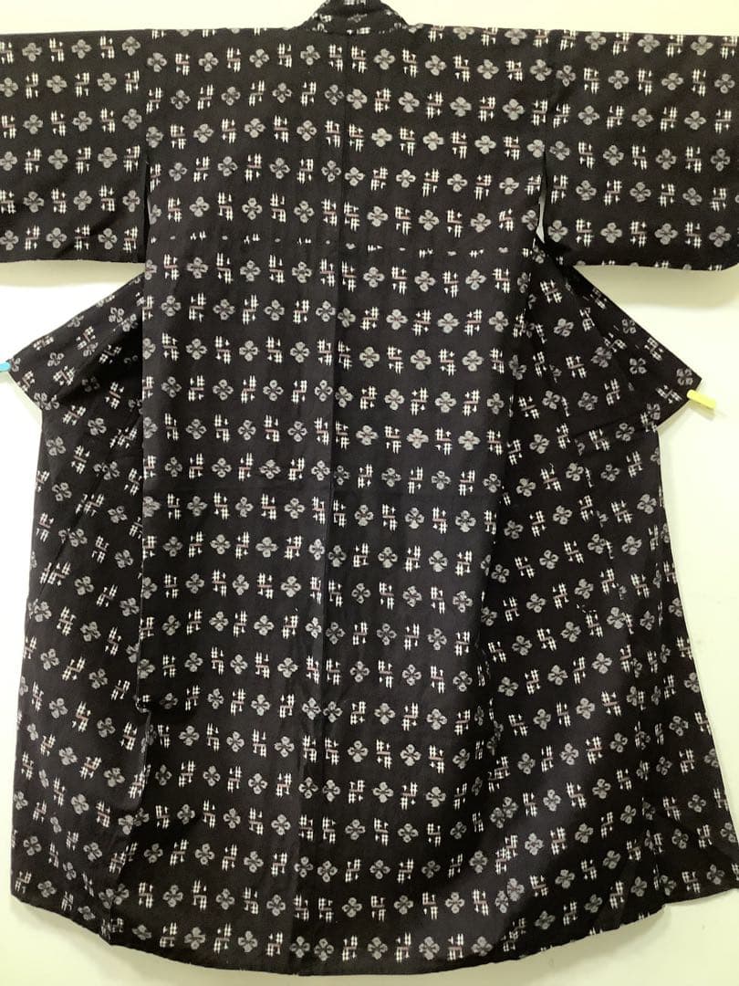 アンティークの久留米絣の黒絣のお着物。単。