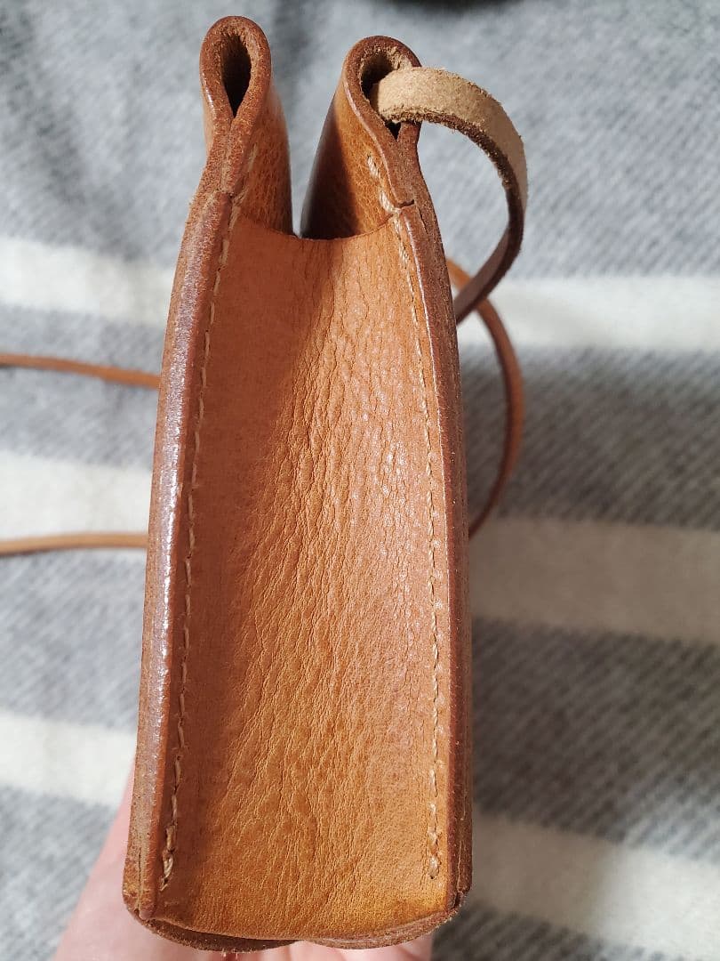 ibona イボーナ レザー ショルダーバッグ　ペティ·ポーチ