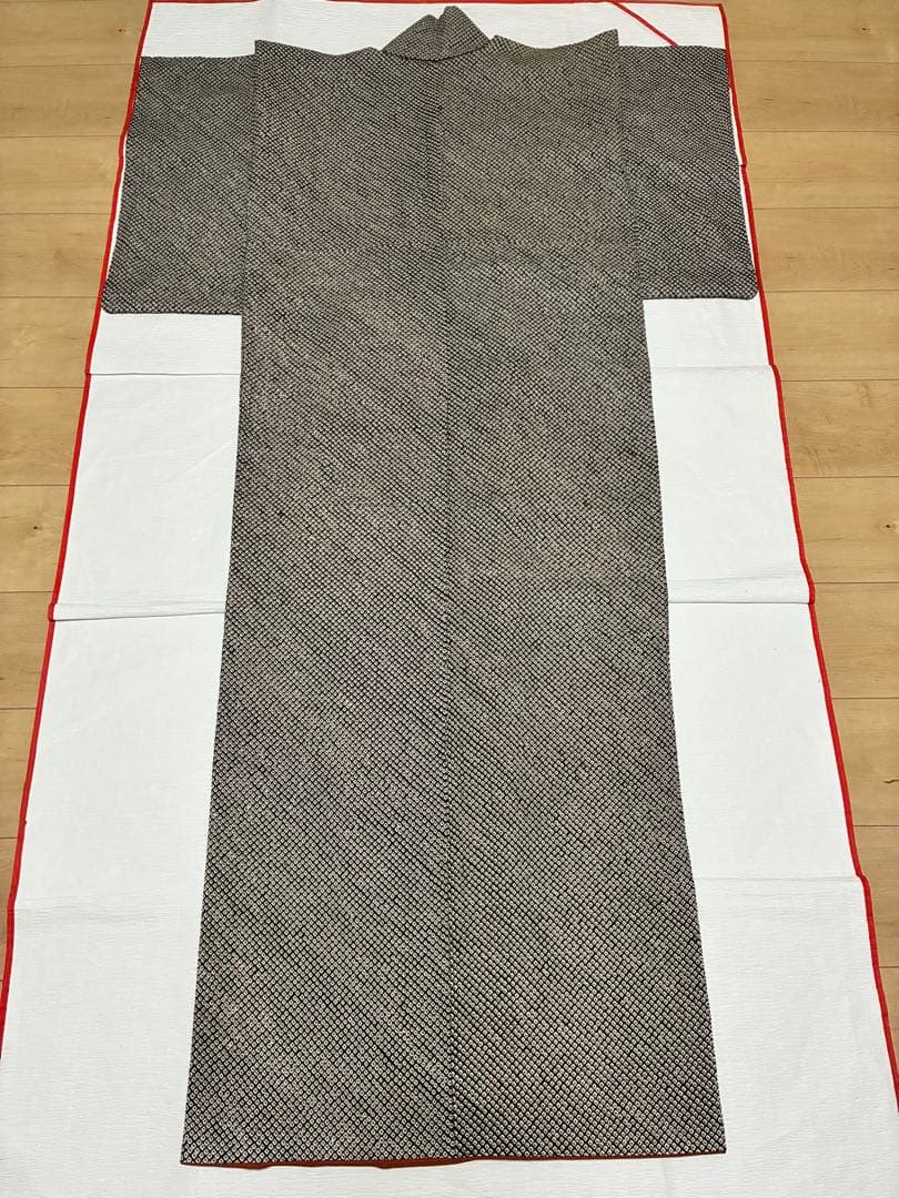 袷　小紋　鹿の子絞り　黒×赤　裄65cm 正絹　おまけ付き