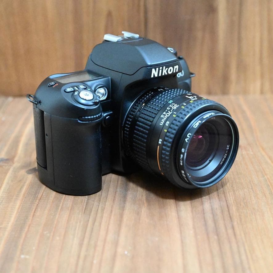 【夏休み特別お値引き！】Nikon F80D＋標準レンズ+ストラップ＋取説