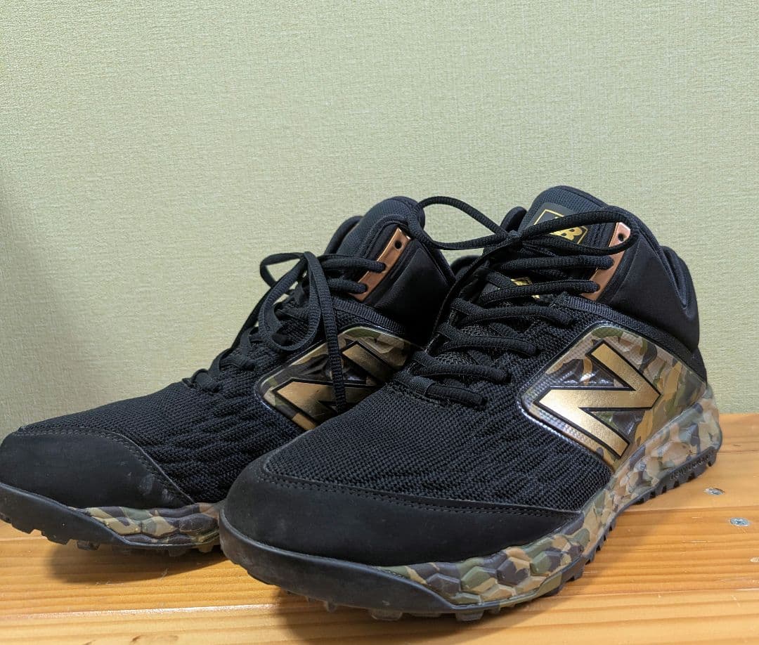 New Balance ブラック/ゴールド ハイカットシューズ