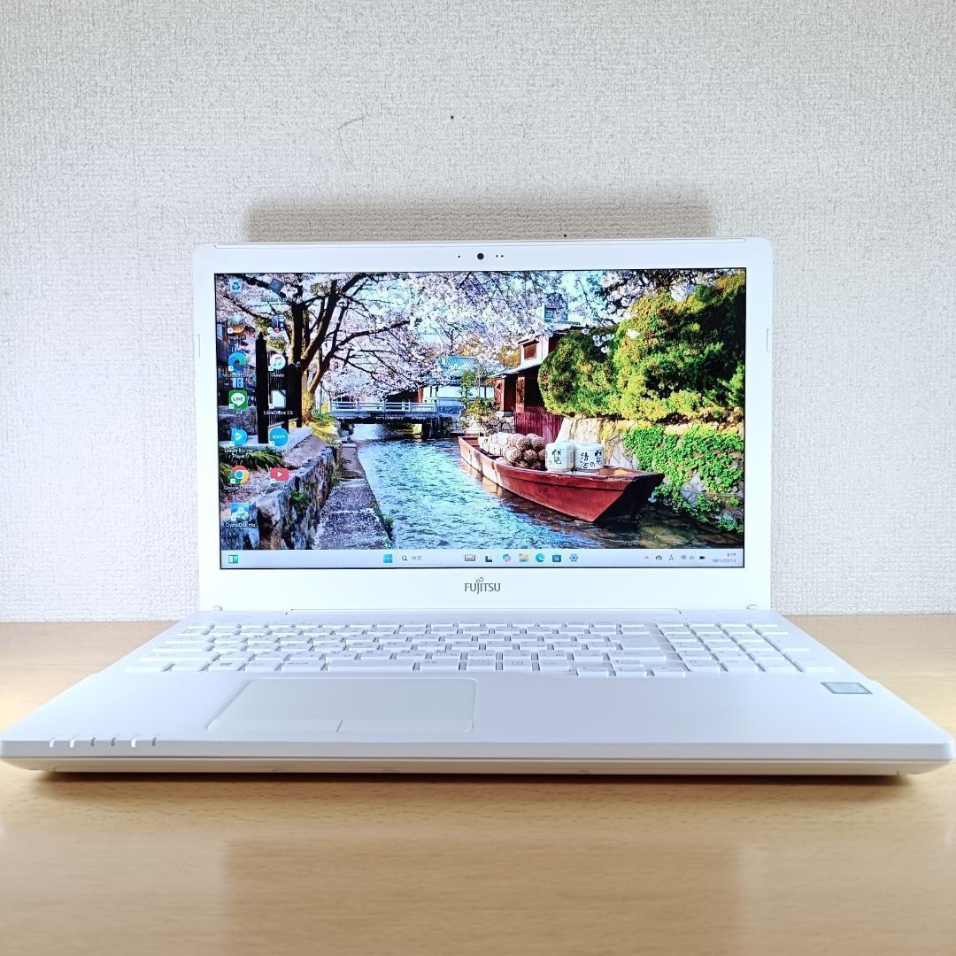 ノートPC Windows11 i7 SSD 1TB メモリ24GB 富士通 白