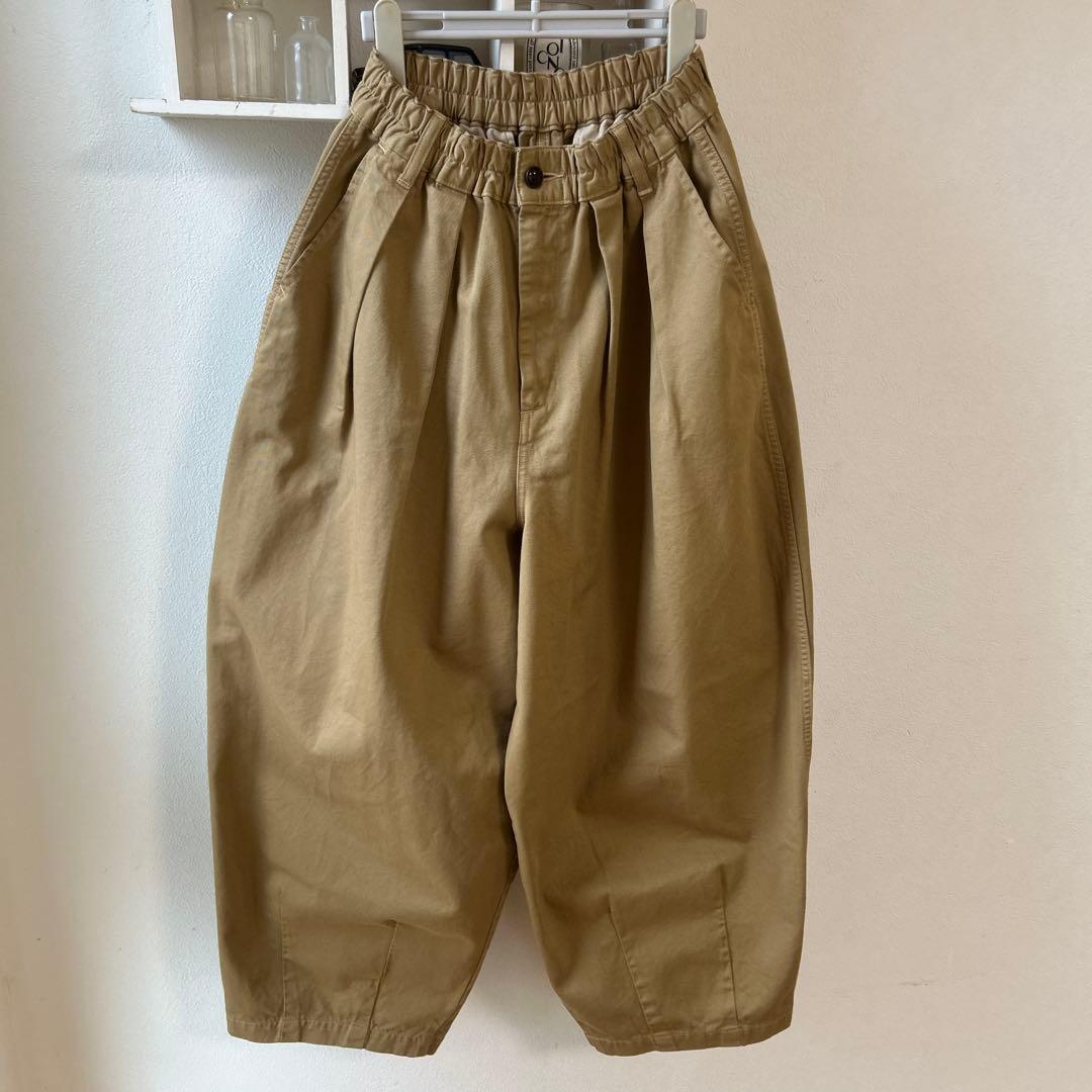 ハーベスティサーカスパンツ　カーキベージュ　サイズ2