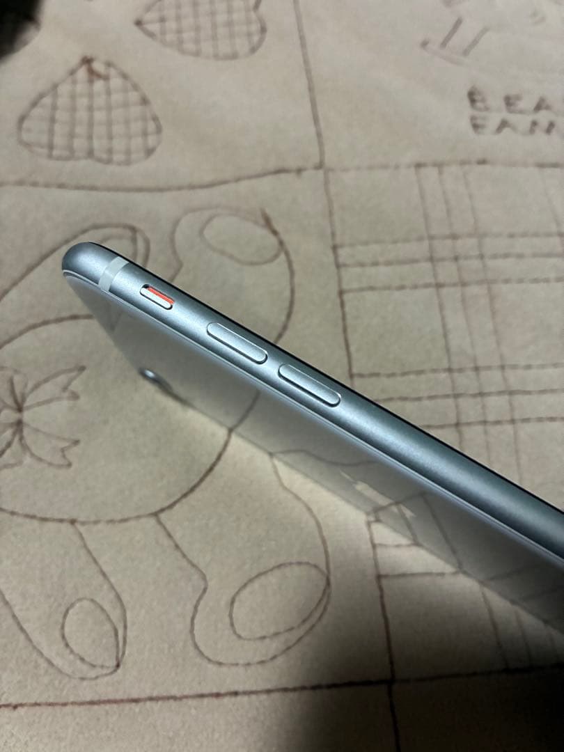 Apple iPhone SE (第2世代) ホワイト 本体とケーブル