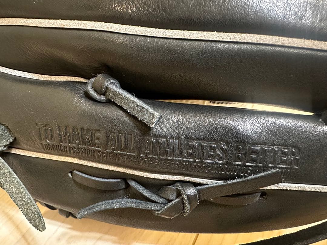 ア*ン様 【即戦力】Under Armour 軟式グローブ 黒　投手用　左投げ