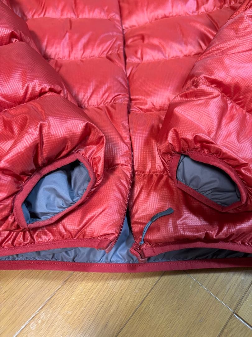 宮城リョータ　monbell 赤 ダウンジャケット