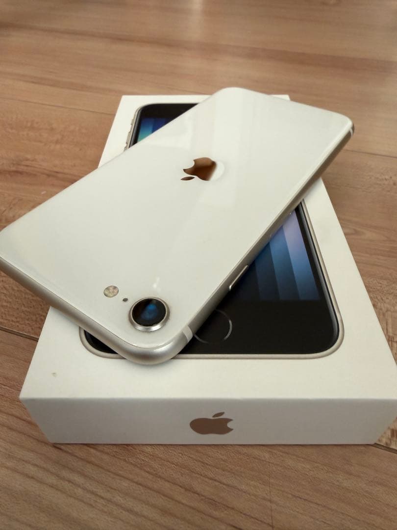 美品　Apple iPhone SE 3世代 64GB ホワイト