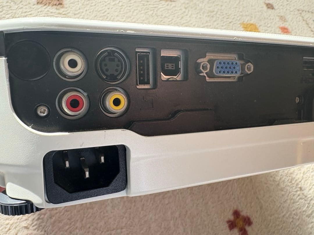 Epson EB-W12 プロジェクター 本体 通電確認済。長寿命ランプ交換済み