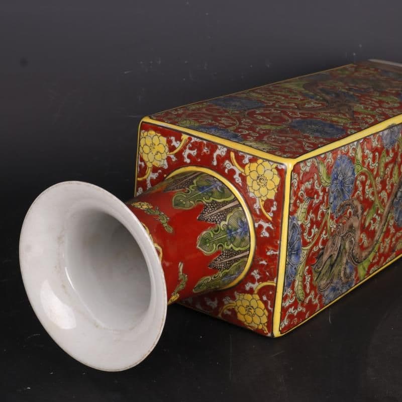 清康熙紅地粉彩草花竜紋天円地方瓶 景徳鎮 陶磁器 装飾品 現代工芸品 美術品置物