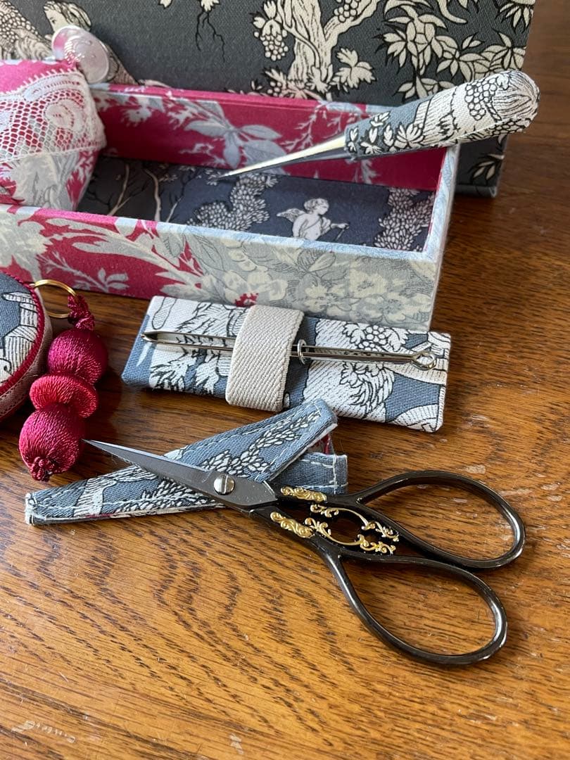 カルトナージュミニ裁縫箱(フタ有)